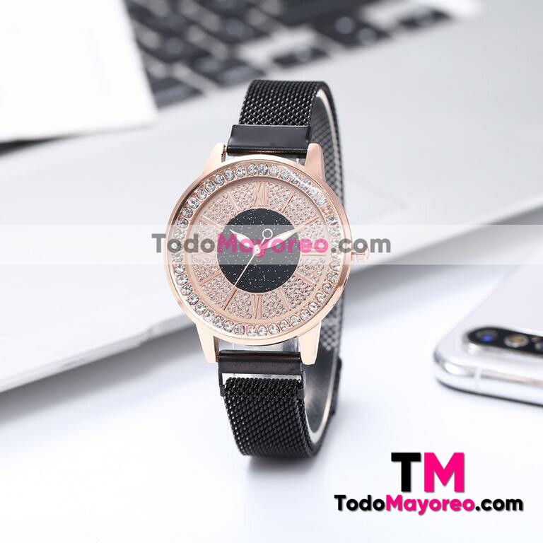 Reloj Numero Romanos Negro Extensible Metal Mesh ImanDorado y Diamantes R3642