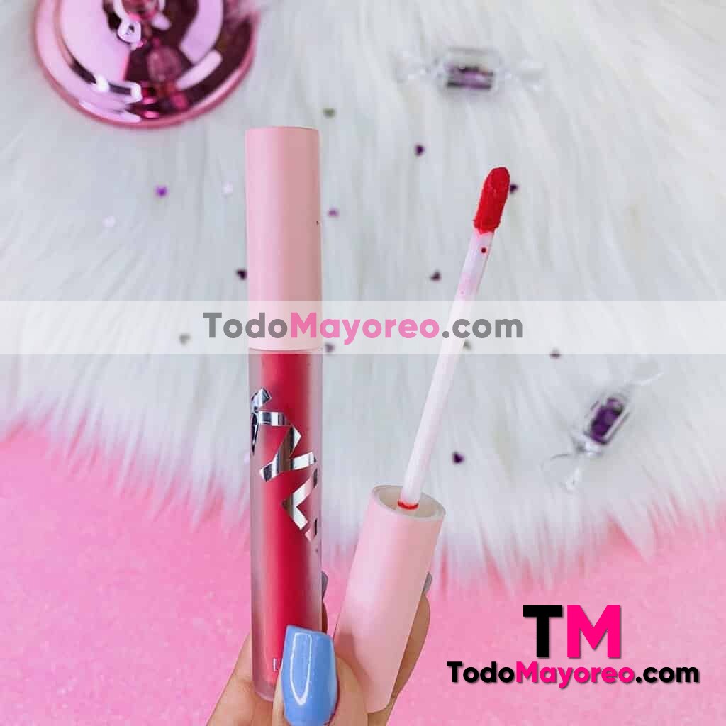 Labial Lip Gloss Edicion Pink Kylie Tono 03 Kylie Proveedor Maquillaje Mayoreo M3476