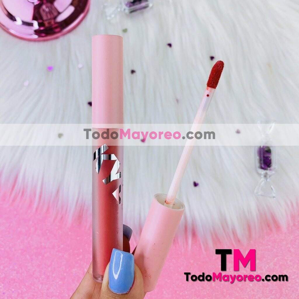Labial Lip Gloss Edicion Pink Kylie Tono 05 Kylie Proveedor Maquillaje Mayoreo M3478