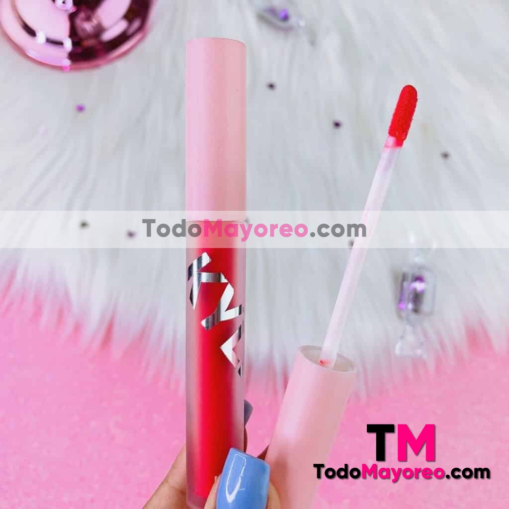 Labial Lip Gloss Edicion Pink Kylie Tono 10 Kylie Proveedor Maquillaje Mayoreo M3483