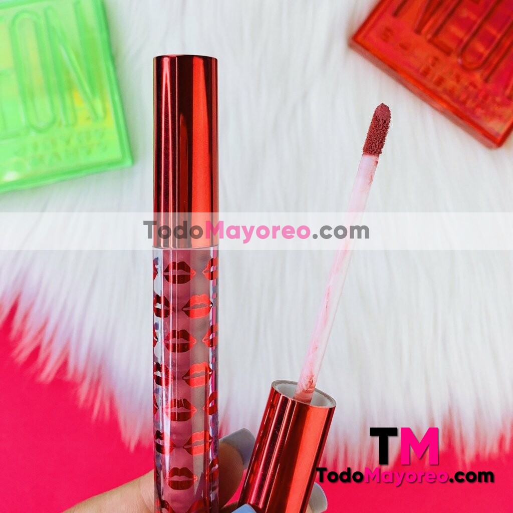 Labial Edicion Red Kylie Lip Gloss Tono 04 Kylie Proveedor Maquillaje Mayoreo M3513