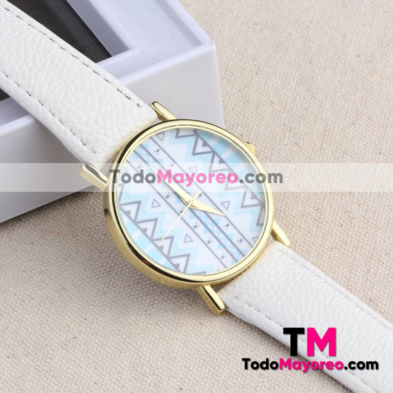 Reloj Dorada Diseño Figuras Triangulos Menta con Blanco Piel Sintetica  R4197