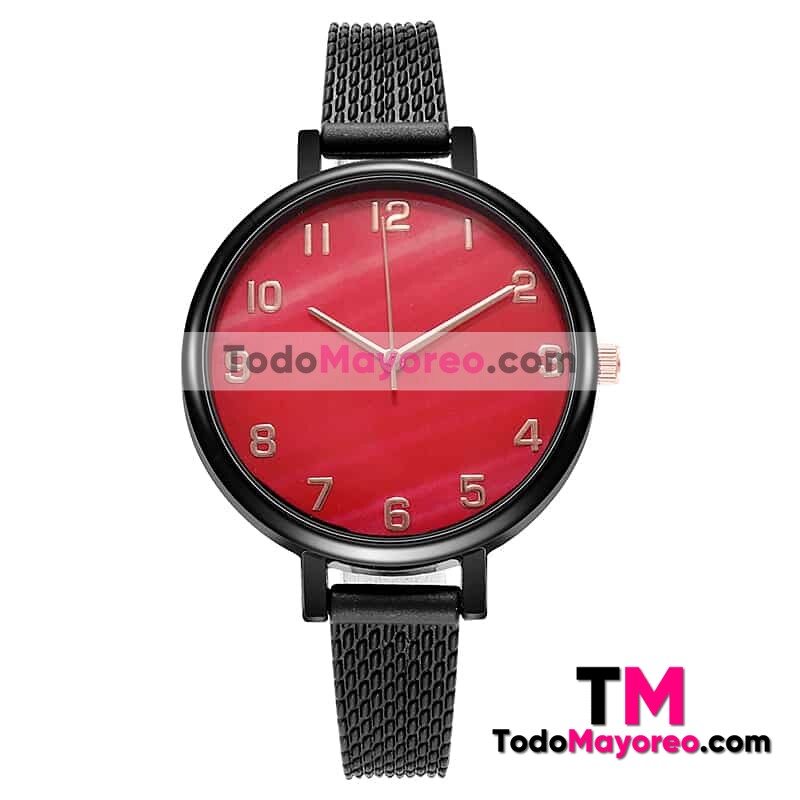 Reloj Negra De Plastico con Textura  Caratula Con Diseño Roja con Numeros Grandes Dorados Proveedor de Mayoreo R4218