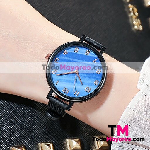 Reloj Negra De Plastico con Textura  Caratula Con Diseño Tipo Marmol Azul Numeros Grandes Proveedor de Mayoreo R4220