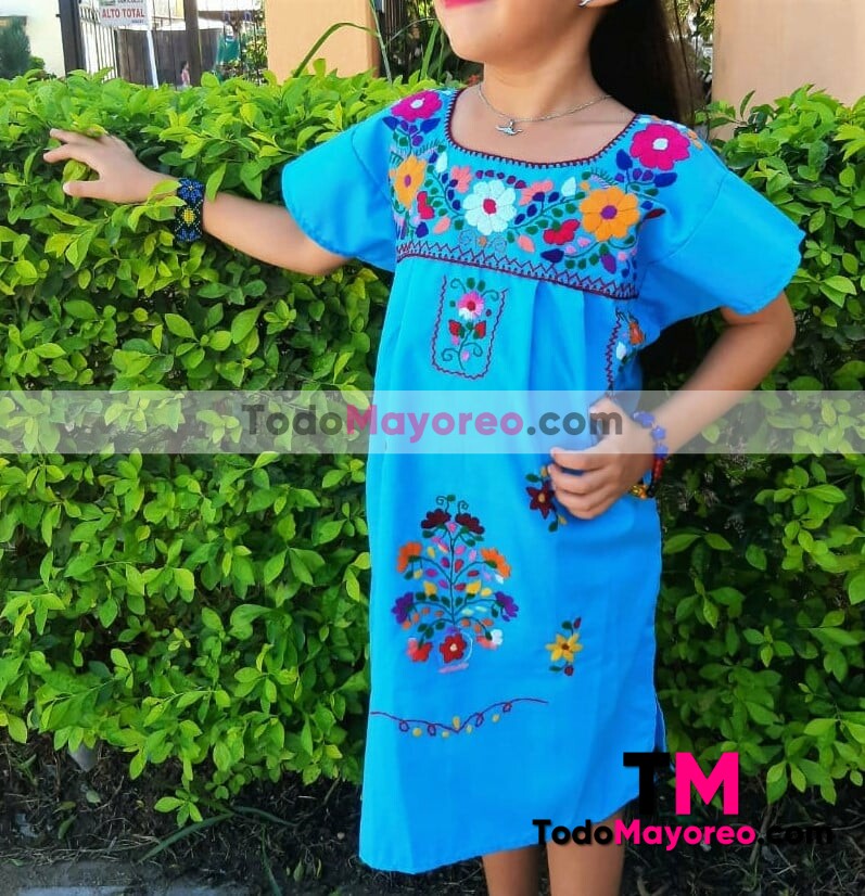 rj00374 Vestido azul bordado a mano para niña artesanal mexicano hecho en Chiapas mayoreo fabrica