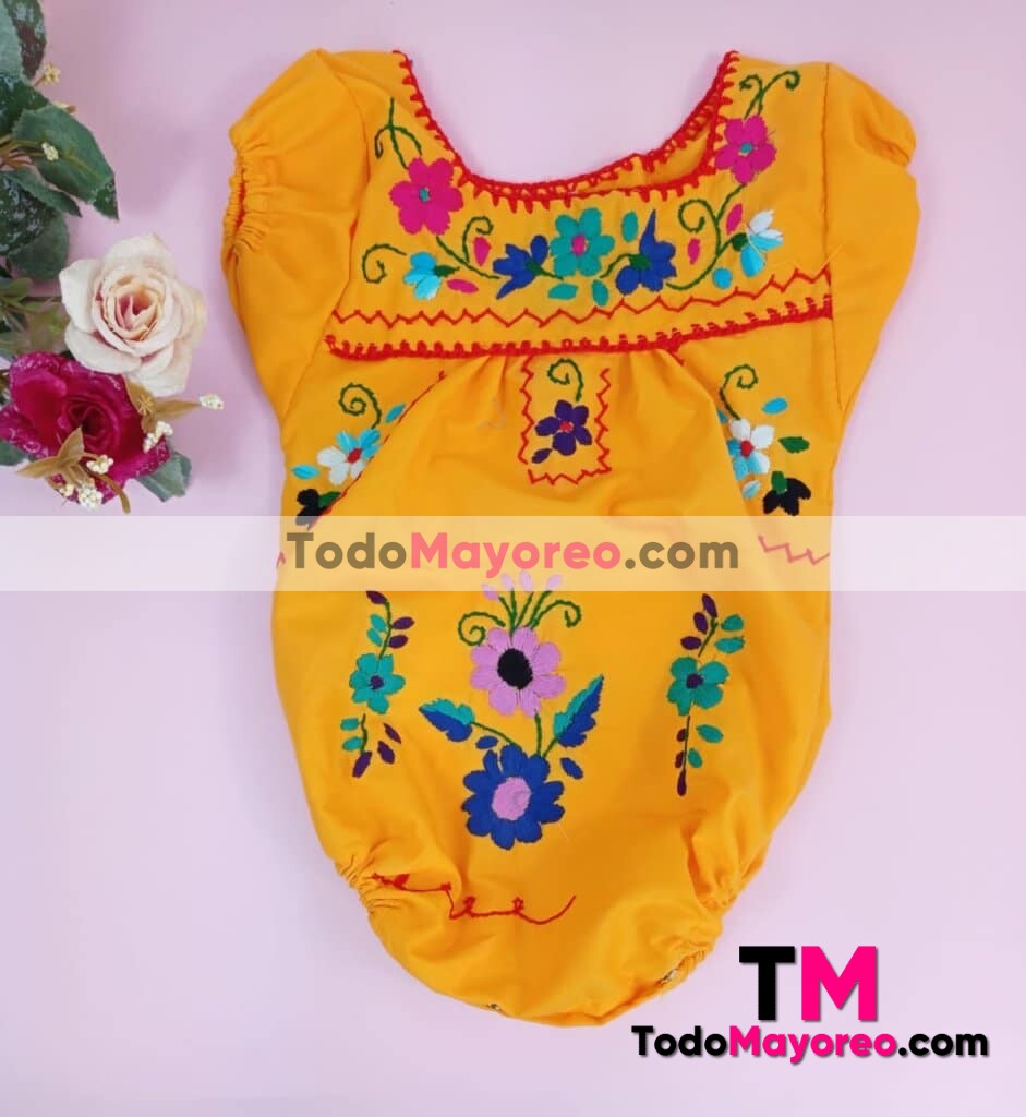 rj00439 Pañalero bordado a  mano color amarillo artesanal mexicano para Bebe hecho en Chiapas mayoreo fabrica