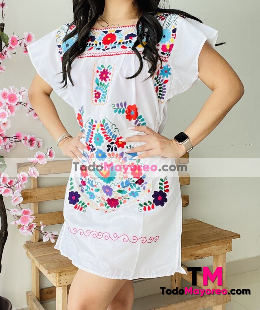 rj00531 Vestido de manta color blanco bordado a mano con diseño de flores artesanal mexicano para mujer hecho en Chiapas mayoreo fabrica