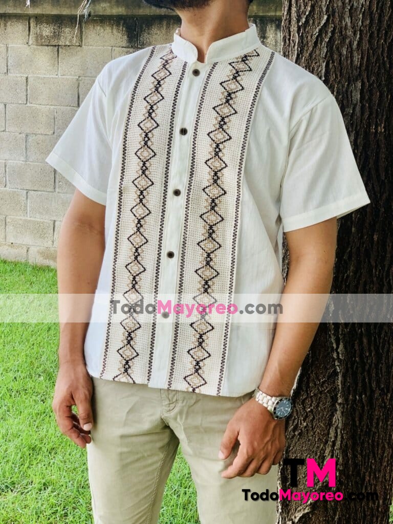 rj00633 Camisa guayabera de color beige artesanal mexicano para hombre hecho en Chiapas mayoreo fabrica TodoMayoreo.com