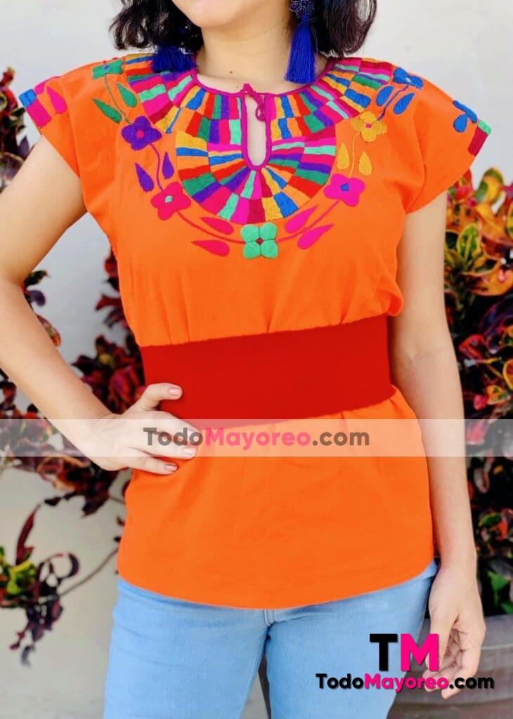 rj00764 Blusa Color Naranja de manta bordada a mano diseño de mosaico con  flores hecho en Chiapas México medida de 62x53 cm fabricantes por mayoreo -  