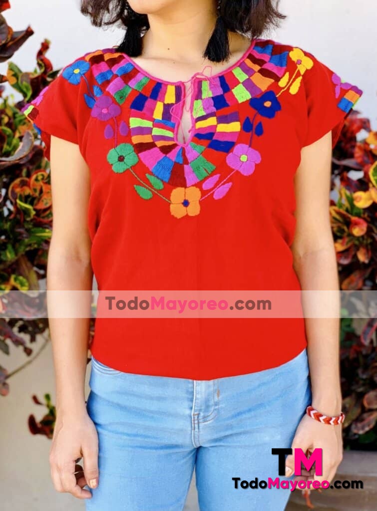 rj00766 Blusa Color Rojo de manta bordada a mano diseño de mosaico con  flores hecho en Chiapas México medida de 62x53 cm fabricantes por mayoreo -  
