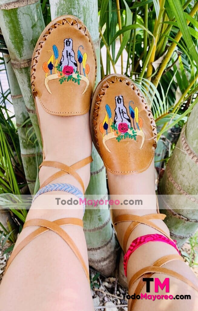 zj00894 Huaraches Mexicanos De Piso Mujer Color Nuez De Piel Con bordado de toro con flores tipo alpargata Hecho En Sahuayo Michoacan
