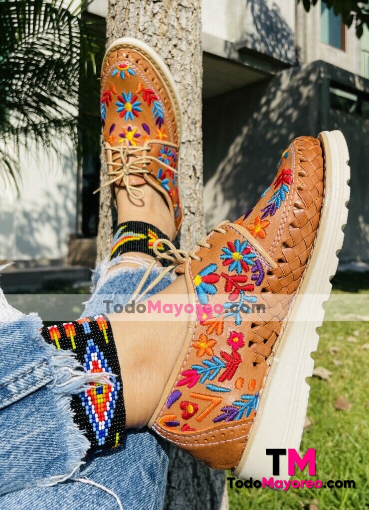 zj00950 Huaraches Mexicanos De Piso Mujer Color Tan De Piel Con bordado de flores suela Napo Hecho En Sahuayo Michoacan