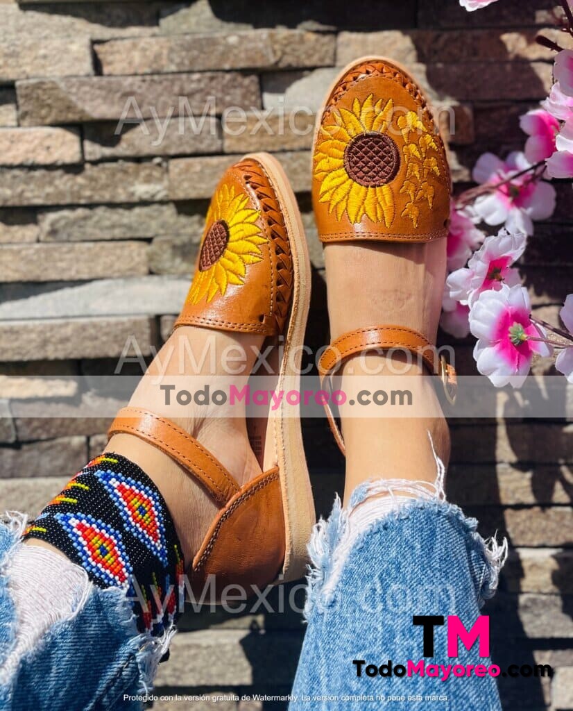 zn00025 Huaraches Mexicanos Artesanales Piso para Mujer De Piel Color Café con Girasol con Mariposas Bordado Calzado de Moda por Mayoreo