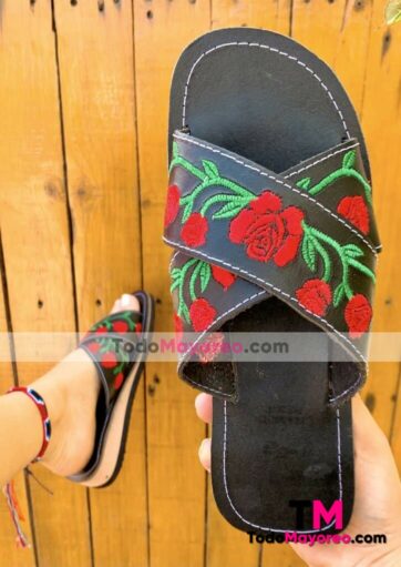 zs00910 Huaraches artesanales mexicanos de piso para mujer cruzado color negro bordado de rosas mayoreo fabrica