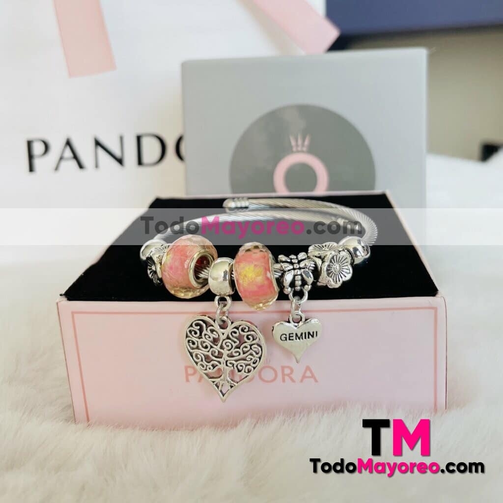 Pulsera Tipo Pandora con Pedreria Tornasol y Dijes de Corazon Plata accesorios de mayoreo A2750
