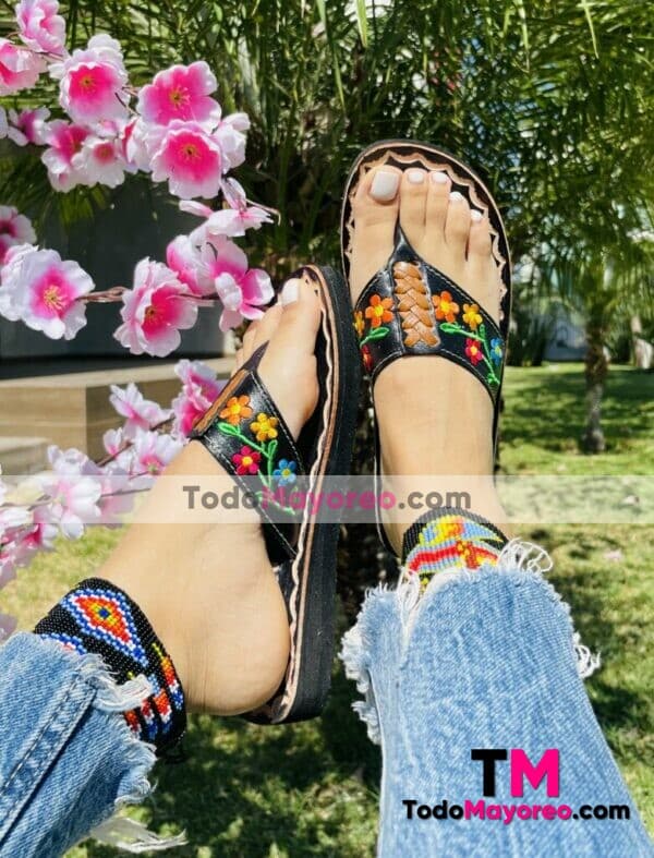 Zj00702 Sandalias Artesanales Con Bordado Flores Multicolor De Piso Mujer De Piel Sahuayo (1)