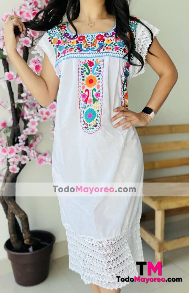 rj00517 Vestido de manta bordado a mano con diseño floral artesanal mexicano para mujer hecho en Chiapas mayoreo fabrica
