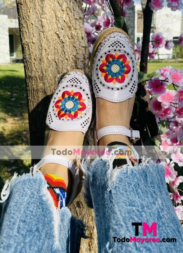 Zj 01030 Huaraches Artesanales Piso Para Mujer Blanco Flor Multicolor Bordada Fabricante Calzado Mayoreo (3)